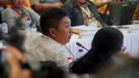 Ketua DPP Partai Demokrat Jansen Sitindaon menyampaikan pendapatnya di rekapitulasi hasil penghitungan suara di KPU. Foto: Irfan Adi Saputra/kumparan