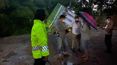 Banjir Landa Padang Sidempuan, Sumut, Rumah 3 Lantai Roboh (2)