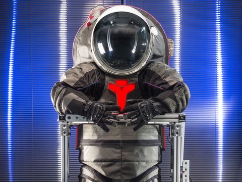 Kostum xEMU untuk astronaut NASA Foto: NASA