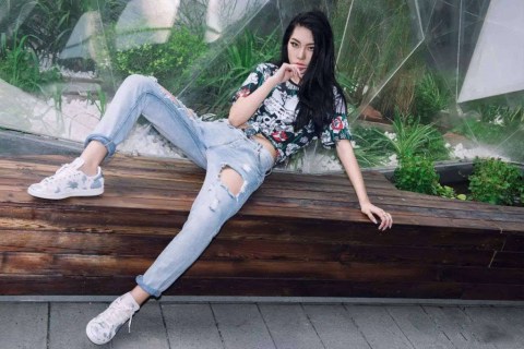 Ini Nih 5 Sepatu Sneakers Yang Cocok Dipakai Ke Kampus Kumparan Com