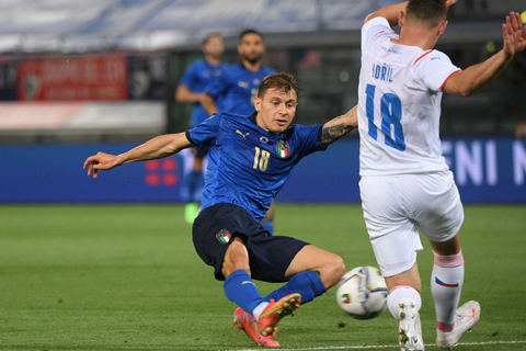 Italia vs Ceko: Gli Azzurri Pesta Gol, Tim Tamu Merana (3)
