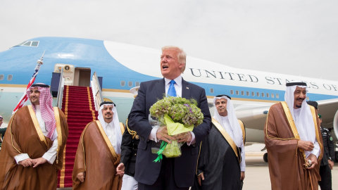 Trump tiba di Arab Saudi dalam periode pertama pemerintahannyaFoto: Reuters/Dok.  Saudi Royal Cour