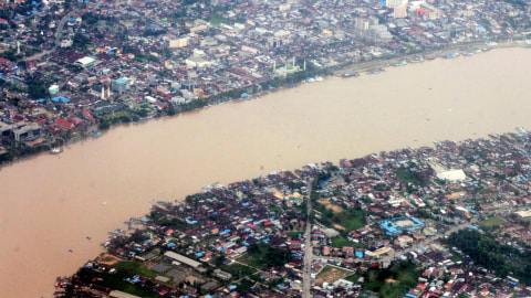 Foto udara Sungai Mahakam di Kalimantan Timur. Foto: ANTARA FOTO/Yulius Satria Wijaya