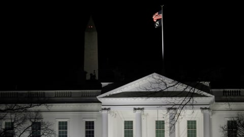 Suasana di Gedung Putih di Washington, Amerika Serikat, usai serangan rudal Iran terhadap pasukan pimpinan AS di Iran, Selasa (7/1). Foto: REUTERS/Jonathan Ernst