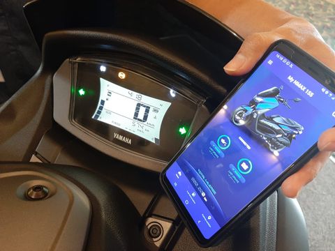 Pengoperasian Y-Connect CCU pada Yamaha NMax Terbaru. Foto: Bangkit Jaya Putra