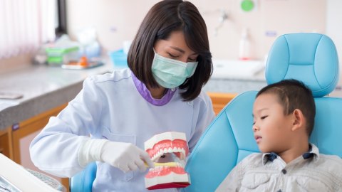 Gigi Anak Berlubang, Apa yang Orang Tua Perlu Lakukan? (2)