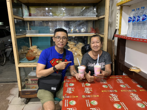 Mencicipi Es Nona Sari Buah Kuliner Legendaris Khas Pontianak Kumparan Com