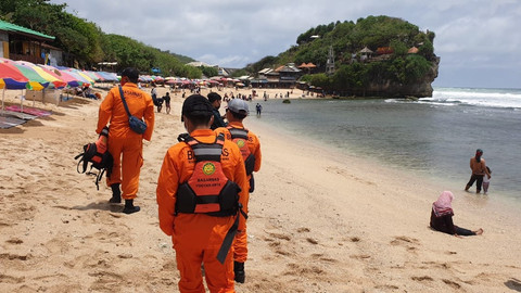 Basarnas Yogyakarta diterjunkan dalam patroli keselamatan wisatawan khususnya di kawasan pantai Daerah Istimewa Yogyakarta. Foto: Basarnas Yogyakarta