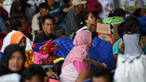 Pengungsi tsunami Selat Sunda dari Pulau Sebesi berada di GOR Kaliada, Lampung Selatan, Lampung, Rabu (2/1/2019). Foto: ANTARA FOTO/Wahyu Putro A
