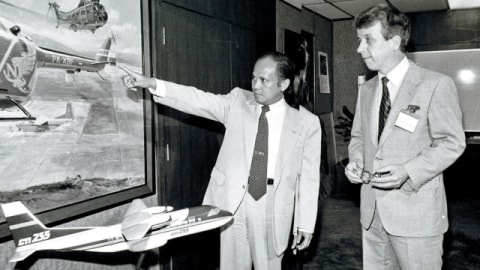 Kisah Sukses Bj Habibie Meniti Karier Hingga Jadi Presiden Ri Kumparan Com