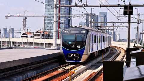 Ilustrasi transportasi umum MRT. Foto: ADEK BERRY/AFP