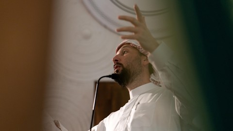 Ilustrasi ustaz atau pemuka agama saat memberikan ceramah. Foto: Getty Images