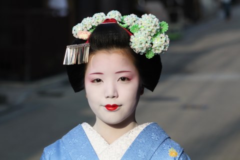 Riasan wajah Geisha dari Jepang. Foto: Wikimedia Commons