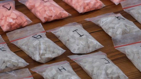 Penonton Piala Dunia Tertangkap Basah Bawa Tramadol & Ganja di Bandara Qatar