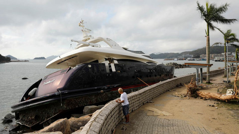 Ilustrasi badai di Hong Kong. Foto: REUTERS/Tyrone Siu