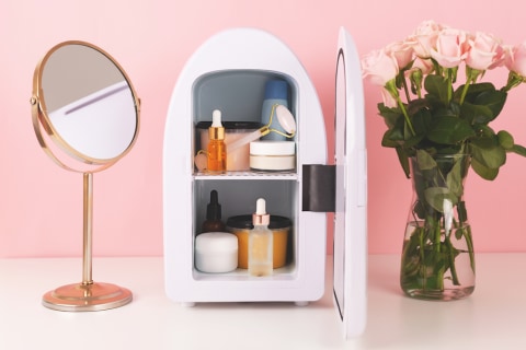 Ilustrasi skin care disimpan di dalam kulkas Foto: Shutter Stock