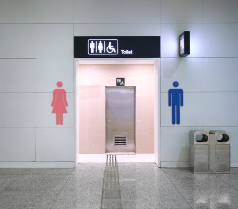 Ilustrasi toilet umum. Foto: Shutter Stock