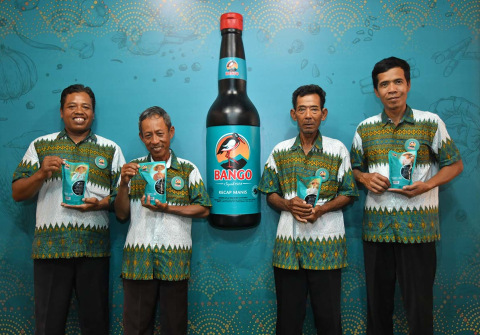 Bango luncurkan kemasan baru bersama Dee Lestari dan Didiet Maulana Foto: Istimewa
