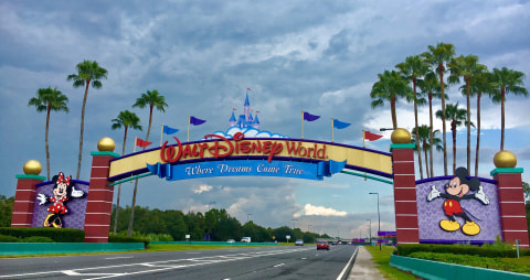 Disney World Florida Izinkan Pengunjung Tak Pakai Masker di Area Out Door (2)