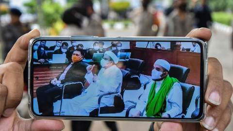 Vonis Kasus Kerumunan Rizieq: Petamburan 8 Bulan, Megamendung Denda Rp 20 Juta