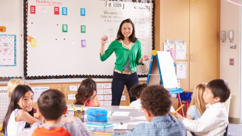 Mendaftarkan anak ke sekolah dasar berbahasa asing, ya atau tidak? Foto: Shutterstock