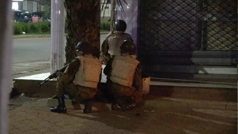 Penjagaan di lokasi penembakan di Burkina Faso Foto: Reuters