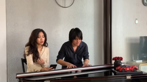 Profil Widy Vierratale Vokalis Bersuara Khas Yang Bikin Cover Keke Bukan Boneka Kumparan Com