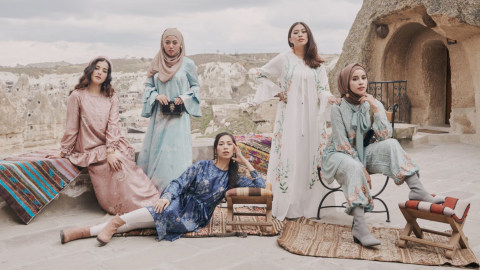 5 Influencer Indonesia kenakan busana muslim saat berlibur ke Turki. Foto: dok. Zalora Indonesia