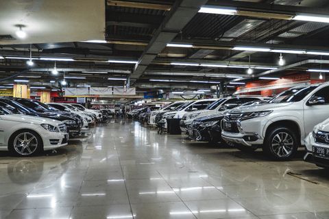 Mobil bekas di WTC Mangga Dua Foto: Aditya Pratama Niagara/kumparan