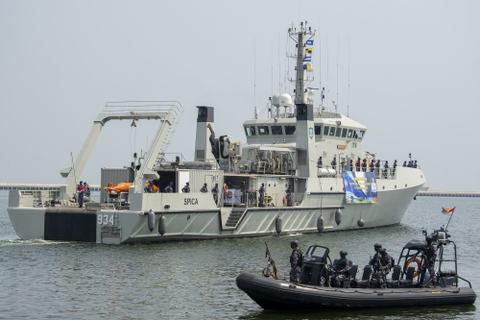 Prajurit TNI AL awak KRI Spica-934 melakukan peran muka belakang saat akan melakukan Ekspedisi Jala Citra 1 Aurora 2021 di Dermaga Pondok Dayung, Koarmada 1, Tanjung Priok, Jakarta Utara, Selasa (3/8/2021). Foto: ... </div>
<div class=