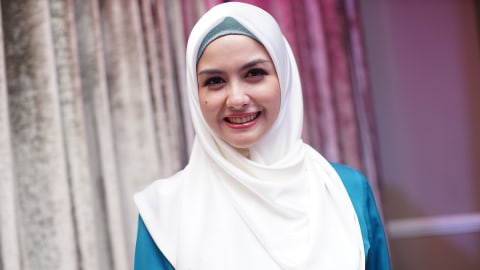 Artis Revalina S Temat saat hadir di launcing busana muslim di Hotel Grand Mahakam, Jakarta, Senin, (24/9). Foto: Dok. Ronny