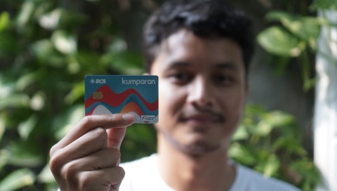 Kartu Flazz BCA kumparan. Foto: Iqbal Firdaus/kumparan