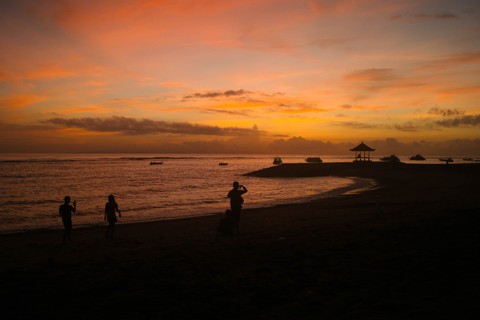 Ilustrasi matahari terbit. Foto: Rivan Awal Lingga/ANTARA FOTO