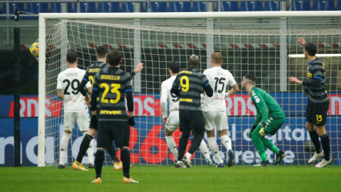 Aksi Memukau 3 Pemain Inter saat Bungkam Benevento (2)