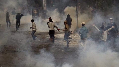Massa aksi rusuh saat berunjuk rasa di kawasan gedung DPR Jakarta. Foto: Jamal Ramadhan/kumparan