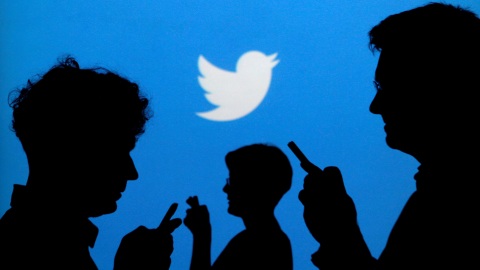 Ilustrasi Twitter. Foto: REUTERS/Kacper Pempel