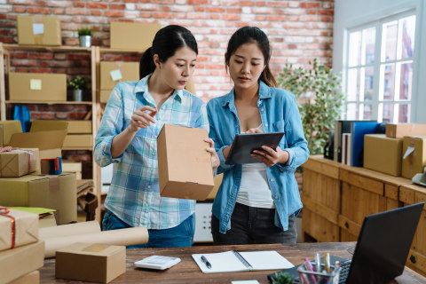 Ilustrasi bisnis bersama rekan  Foto: Shutterstock 