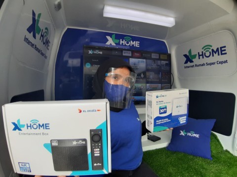 Ilustrasi perangkat entertainmen box dan modem dari layanan XL Home. Foto: XL Axiata