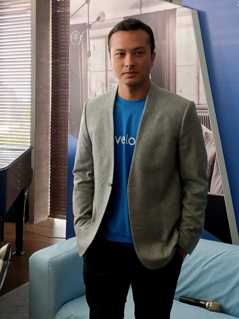 Nicholas Saputra di kawasan Kemang, Jakarta Selatan, Kamis (7/11).    Foto: Regina Kunthi Rosary/kumparan