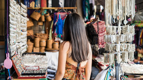Ilustrasi oleh-oleh. Foto: Shutter Stock