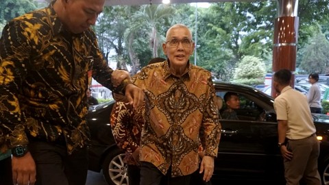 Bamsoet Cek Kondisi Try Sutrisno Lewat Video Call: Stabil, Sudah Boleh Jalan