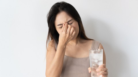 Ibu Hamil Hanya Bisa Minum Air Es, Adakah Dampaknya bagi Janin? Foto: Shutter Stock