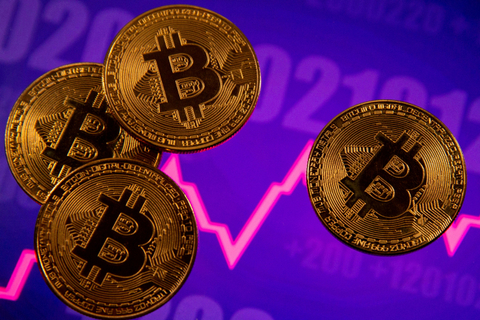 Ilustrasi Bitcoin. Foto: Dado Ruvic/REUTERS