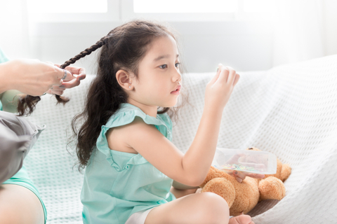 Anak dengan rambut keriting.   Foto: Shutterstock