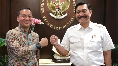 Eks CEO Bukalapak, Rachmat Kaimuddin bersama Menko Marves, Luhur Binsar Panjaitan. Foto: Dok. Kemenko Marves