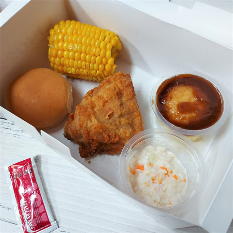 KFC menu classic combo dengan ayam original Foto: Azalia Amadea/Kumparan