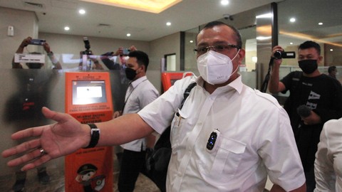 Pegiat media sosial yang pernah menjadi politisi Partai Demokrat Ferdinand Hutahaean saat tiba untuk menjalani pemeriksaan di Bareskirim Mabes Polri. Foto: ANTARA FOTO/Reno Esnir