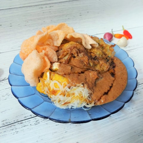 Ketoprak telur dadar ala Pak Dayat, Kuningan Timur, Jakarta Selatan Foto: Azalia Amadea/Kumparan