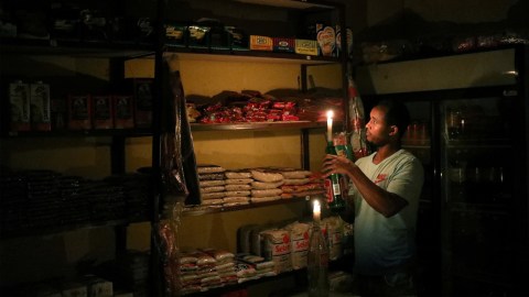 Ilustrasi lilin. Foto: REUTERS/Siphiwe Sibeko