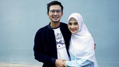 Artis sekaligus politikus, Mandala Shoji bersama istrinya Maridha Deanova Safriana saat ditemui di kawasan Kapten Tendean, Jakarta, Kamis, (15/8). Foto: Ronny